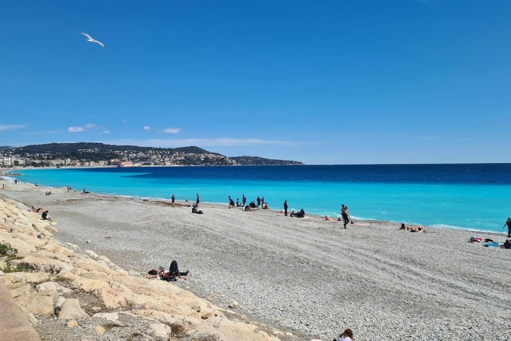 Face Et Plages Avec Terrasse. Appartement *
