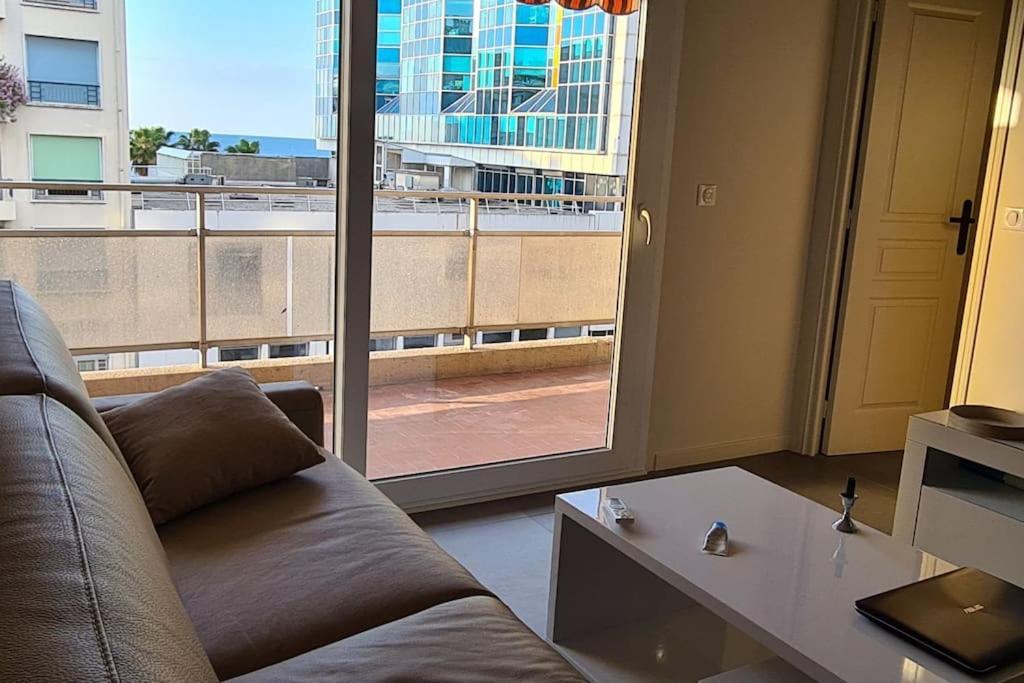 Face Et Plages Avec Terrasse. Appartement *