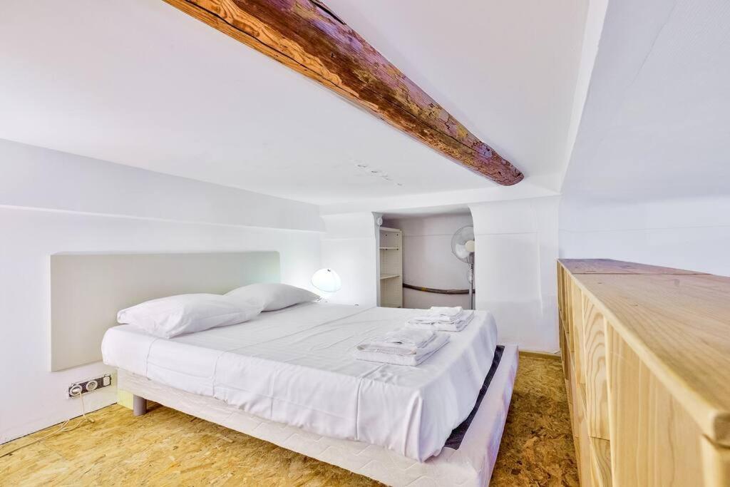Studio Avec Mezzanine Au Coeur De La Vieille Nice