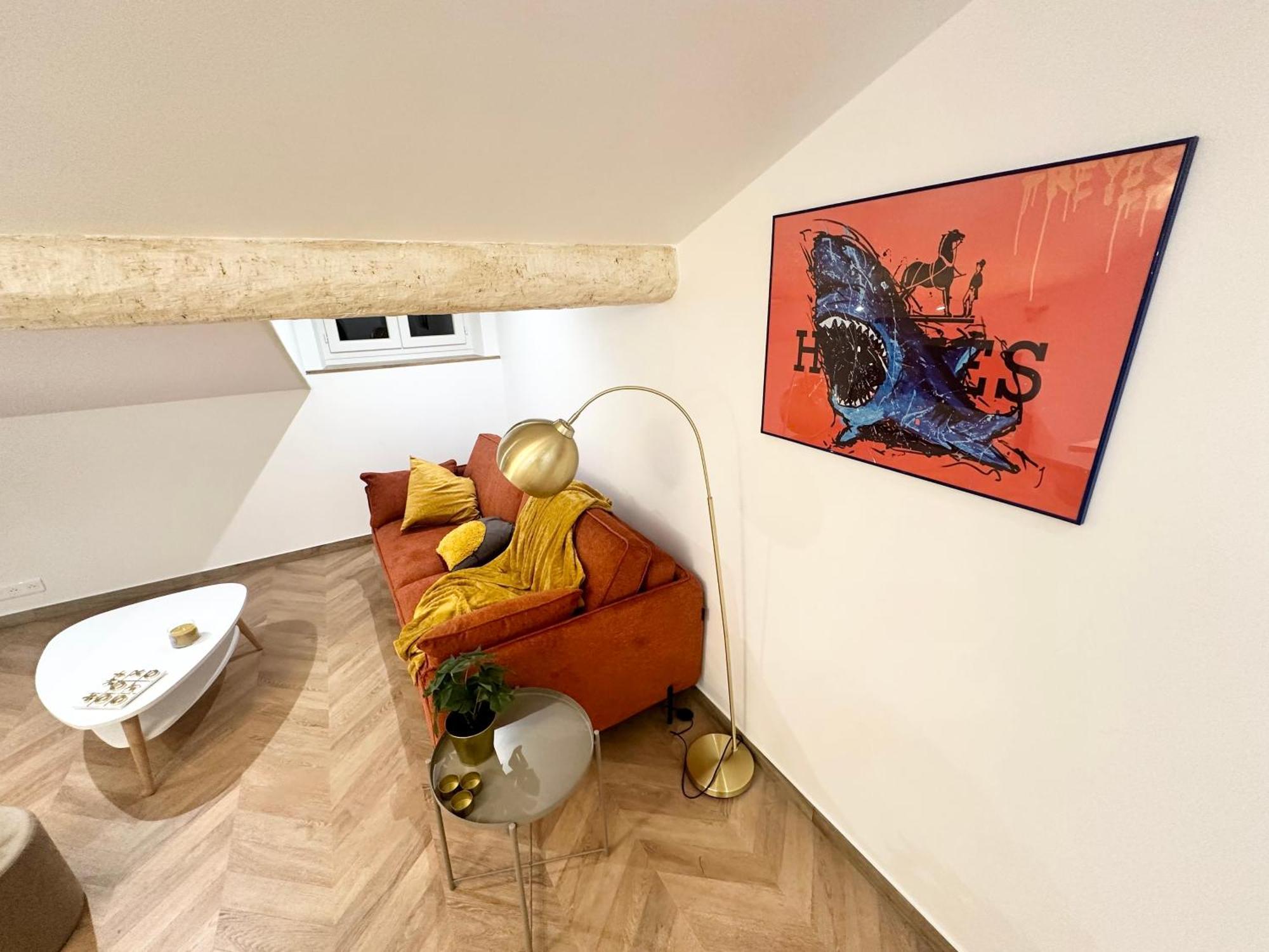 Elegant Mansarde-place Du Pin