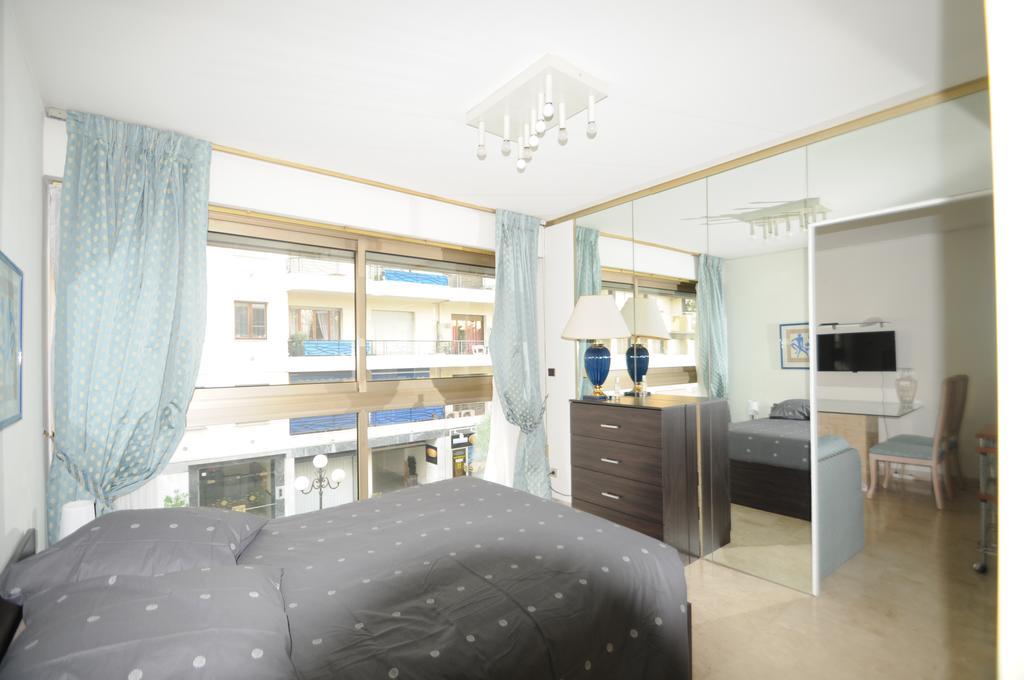 Centre Promenade Golden Square Terrace 1 Min Walk To The Beach Ac Apartment Nice
