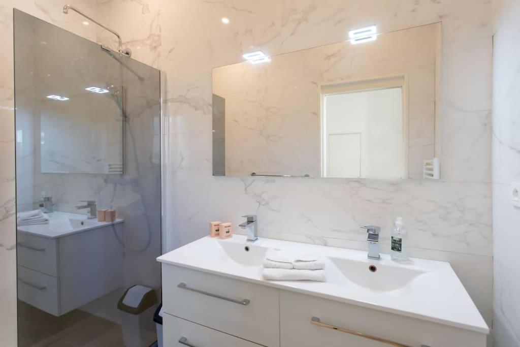 #22 Emma 2bdr Balcony Center Town 2mins Tramway Apartamento Nice