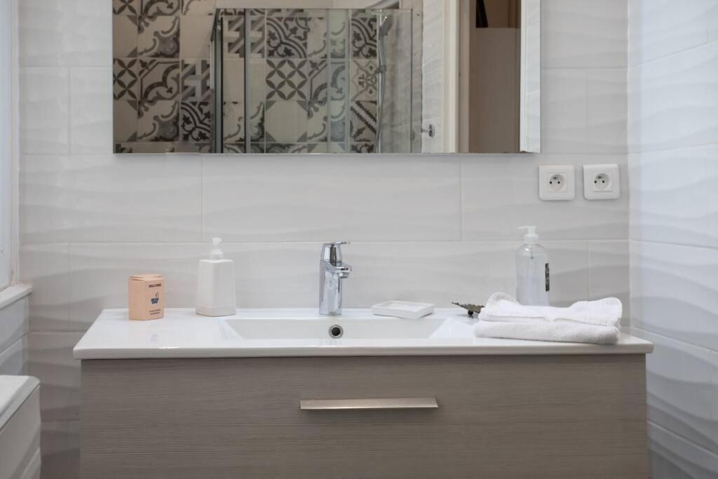 Apartment #22 Emma 2bdr Balcony Center Town 2mins Tramway