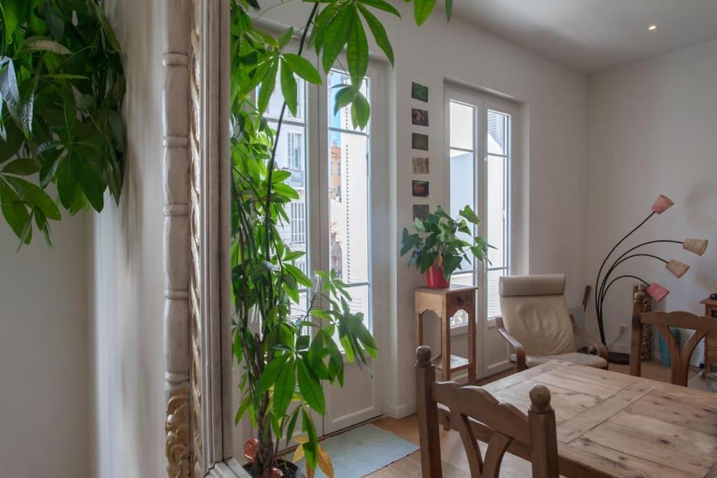 #22 Emma 2bdr Balcony Center Town 2mins Tramway Apartment *