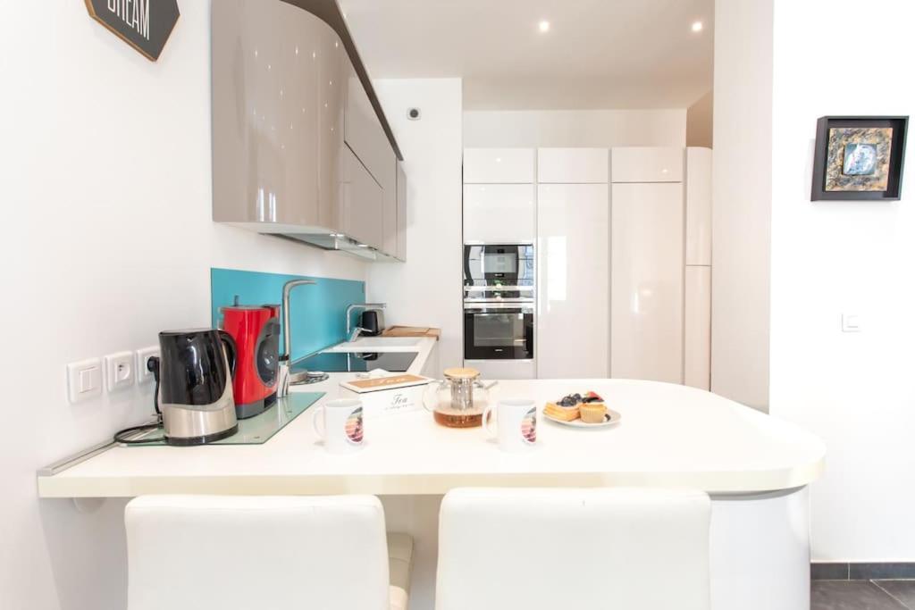 #22 Emma 2bdr Balcony Center Town 2mins Tramway Apartment *