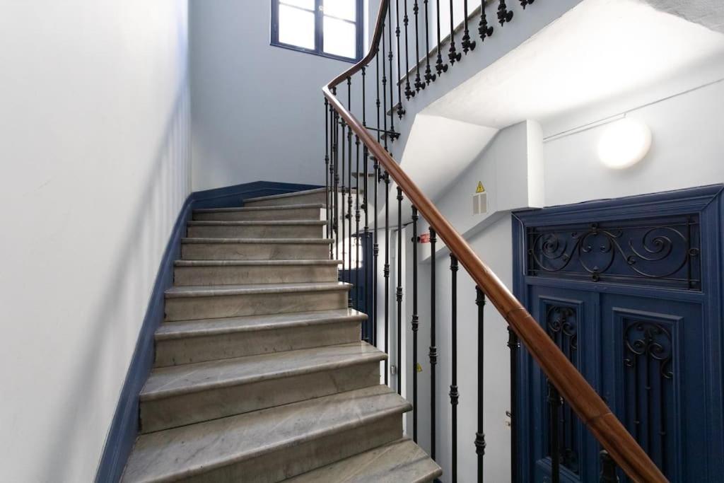 #22 Emma 2bdr Balcony Center Town 2mins Tramway * Nice