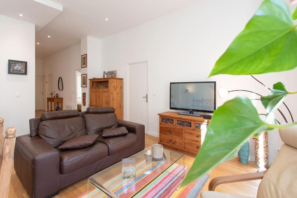 Apartment #22 Emma 2bdr Balcony Center Town 2mins Tramway