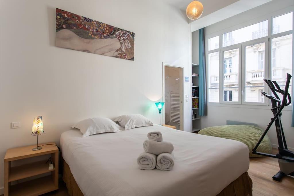 #22 Emma 2bdr Balcony Center Town 2mins Tramway * Nice