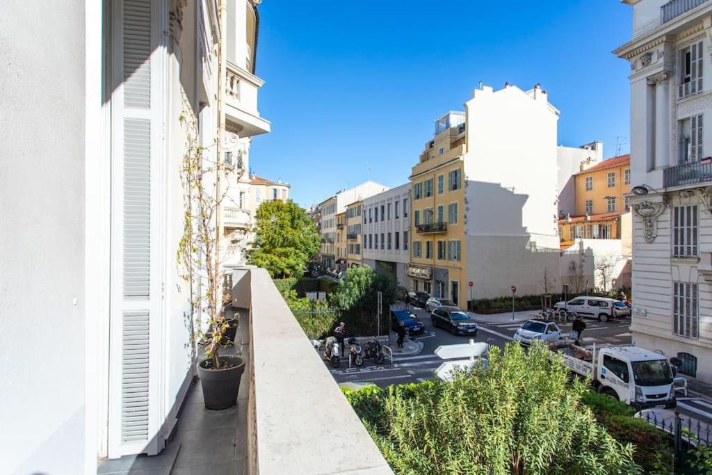 #22 Emma 2bdr Balcony Center Town 2mins Tramway Apartment