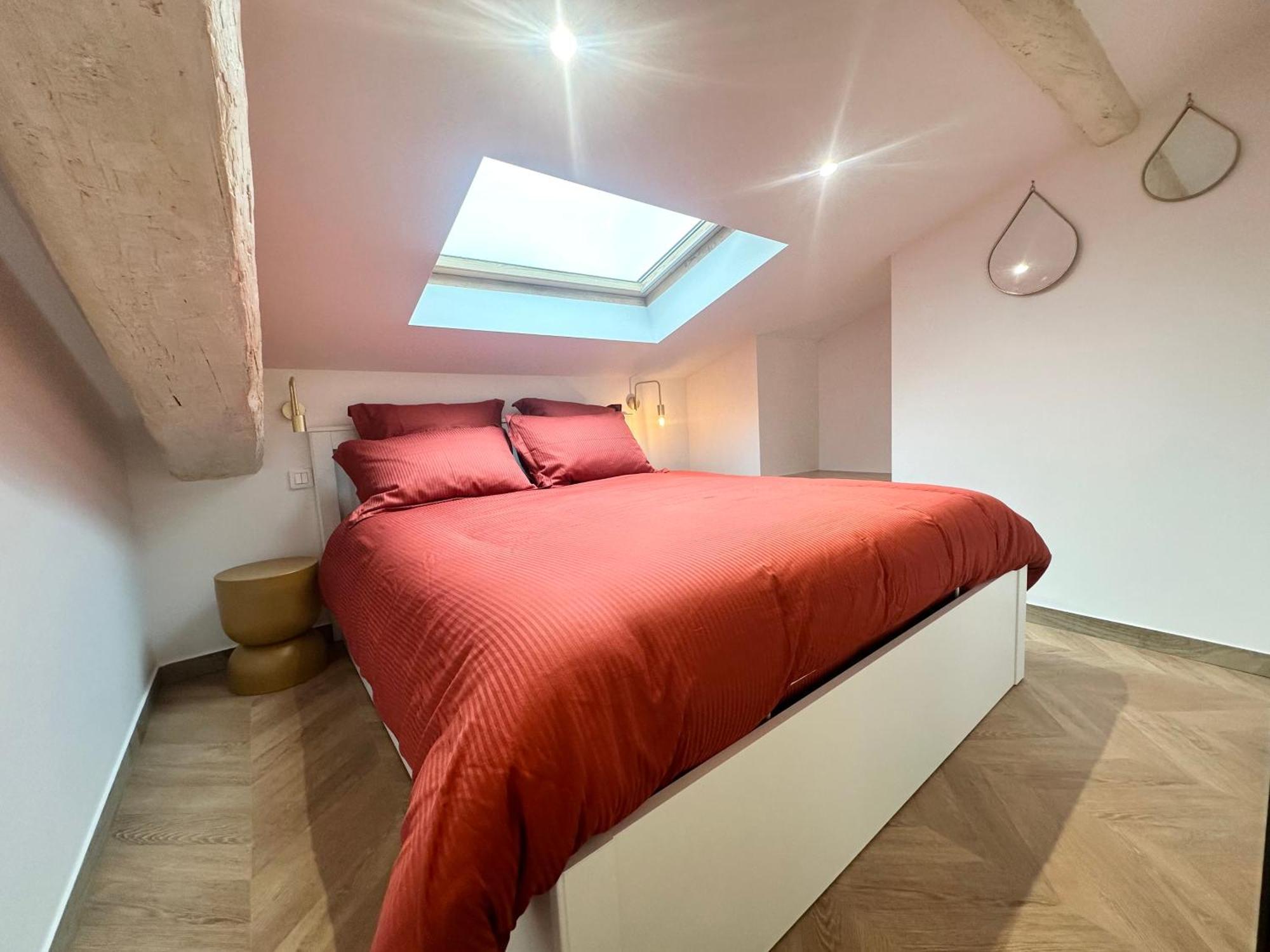 Apartment Elegant Mansarde-place Du Pin *