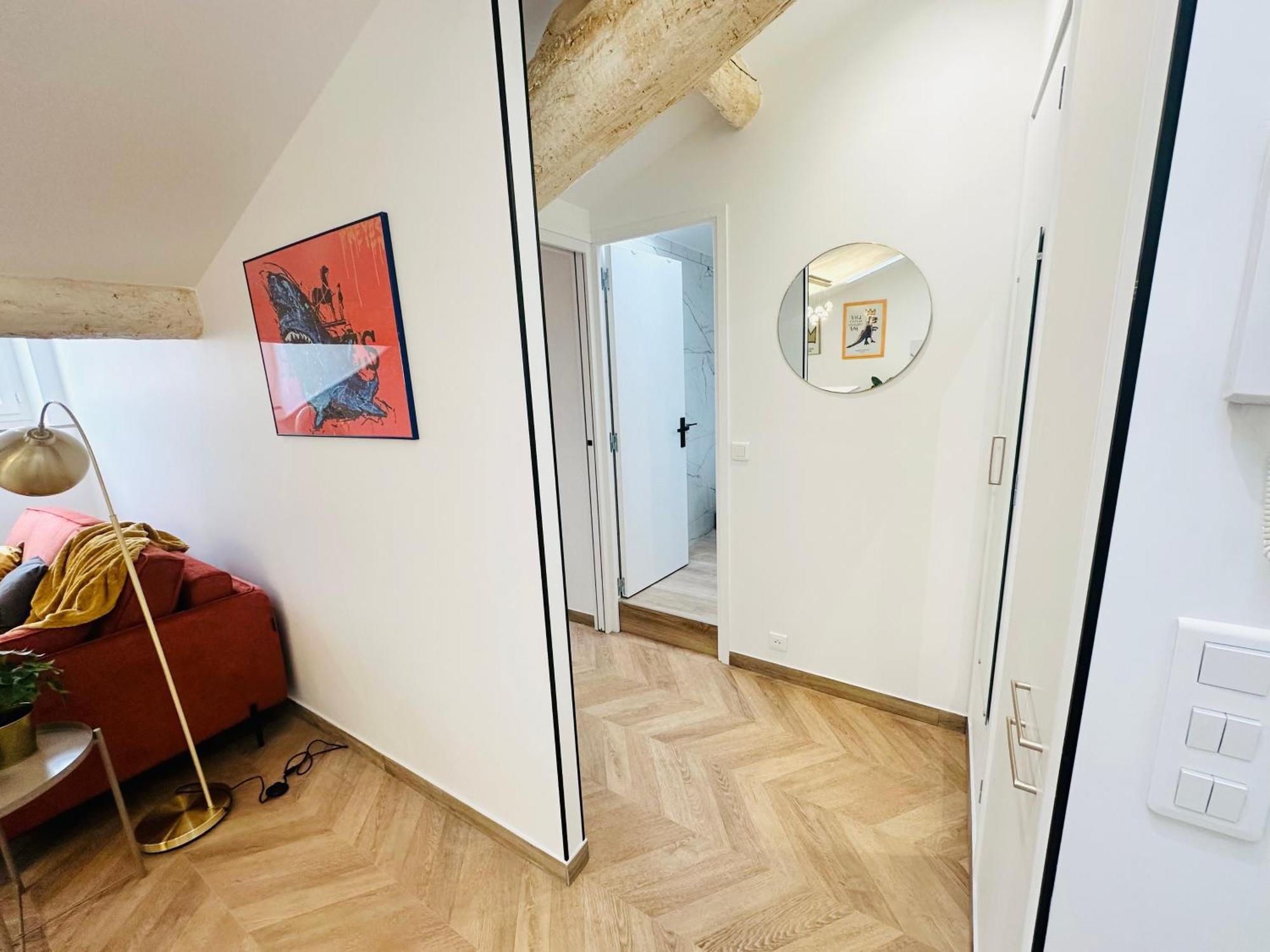 Apartment Elegant Mansarde-place Du Pin