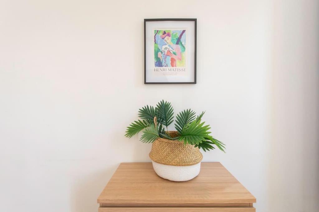 #21 2 Bdr Balconies 10 Mins Walk To Sea 5mins To Tram * Nice