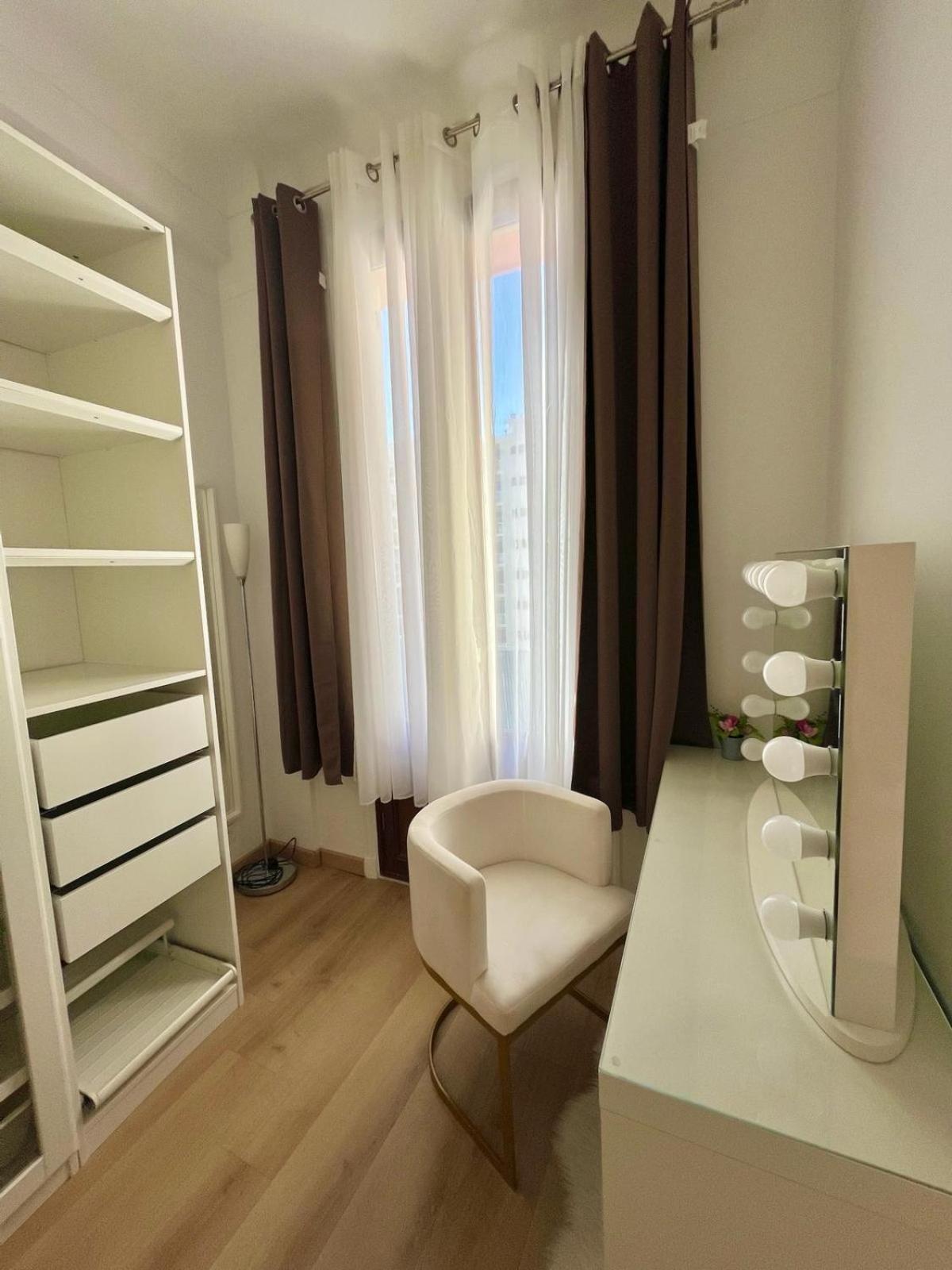 Apartment - T3 Renove De 50 M2 Classe 2 Etoiles Nice