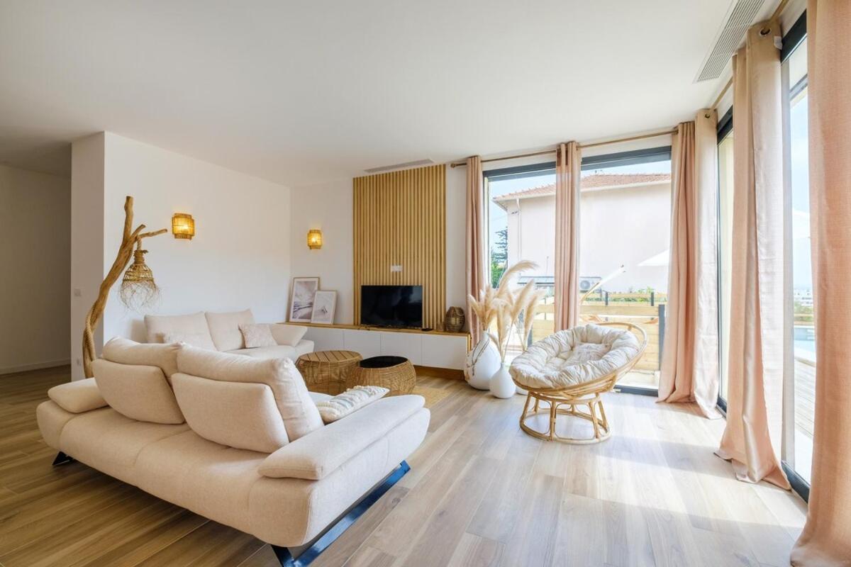 Moderne Pour 8 Personnes - Vue Sur ! Villa Nice