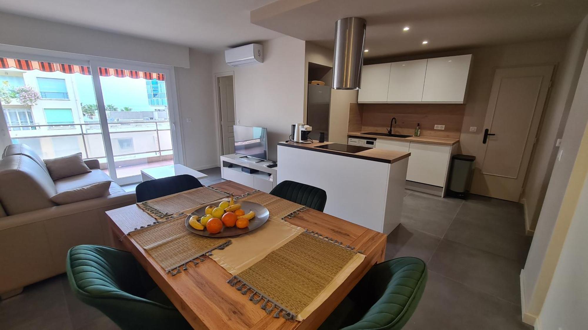 Appartement Face Et Plages Avec Terrasse.