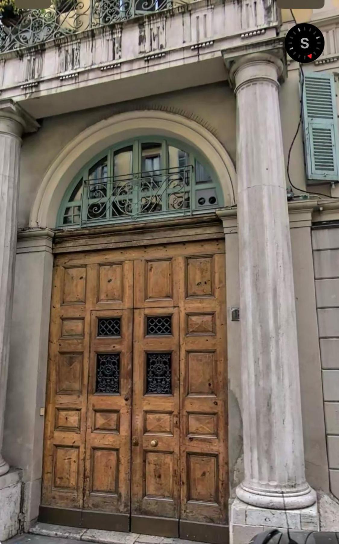 Elegant Mansarde-place Du Pin Apartment Nice