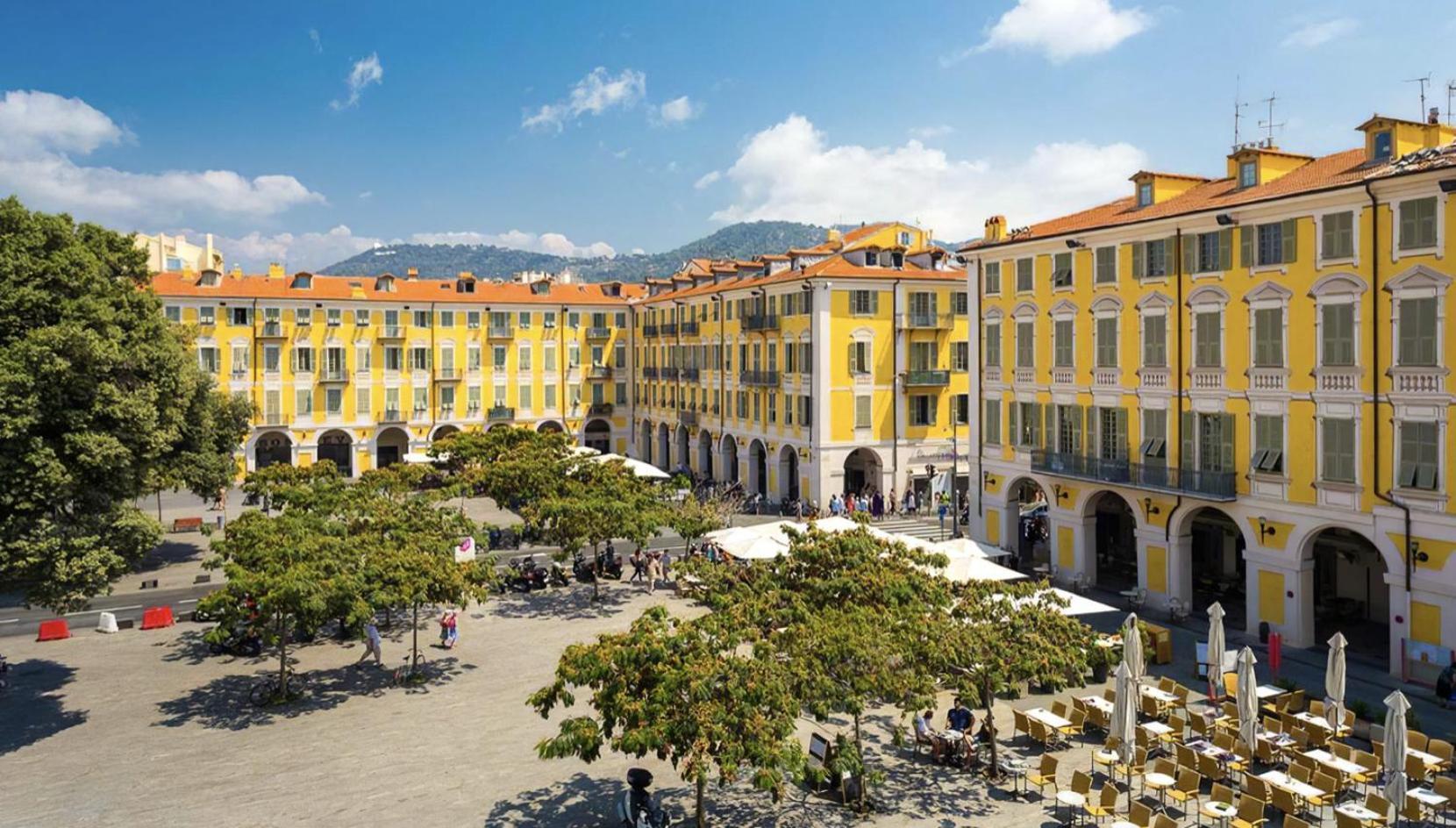 Apartment Elegant Mansarde-place Du Pin