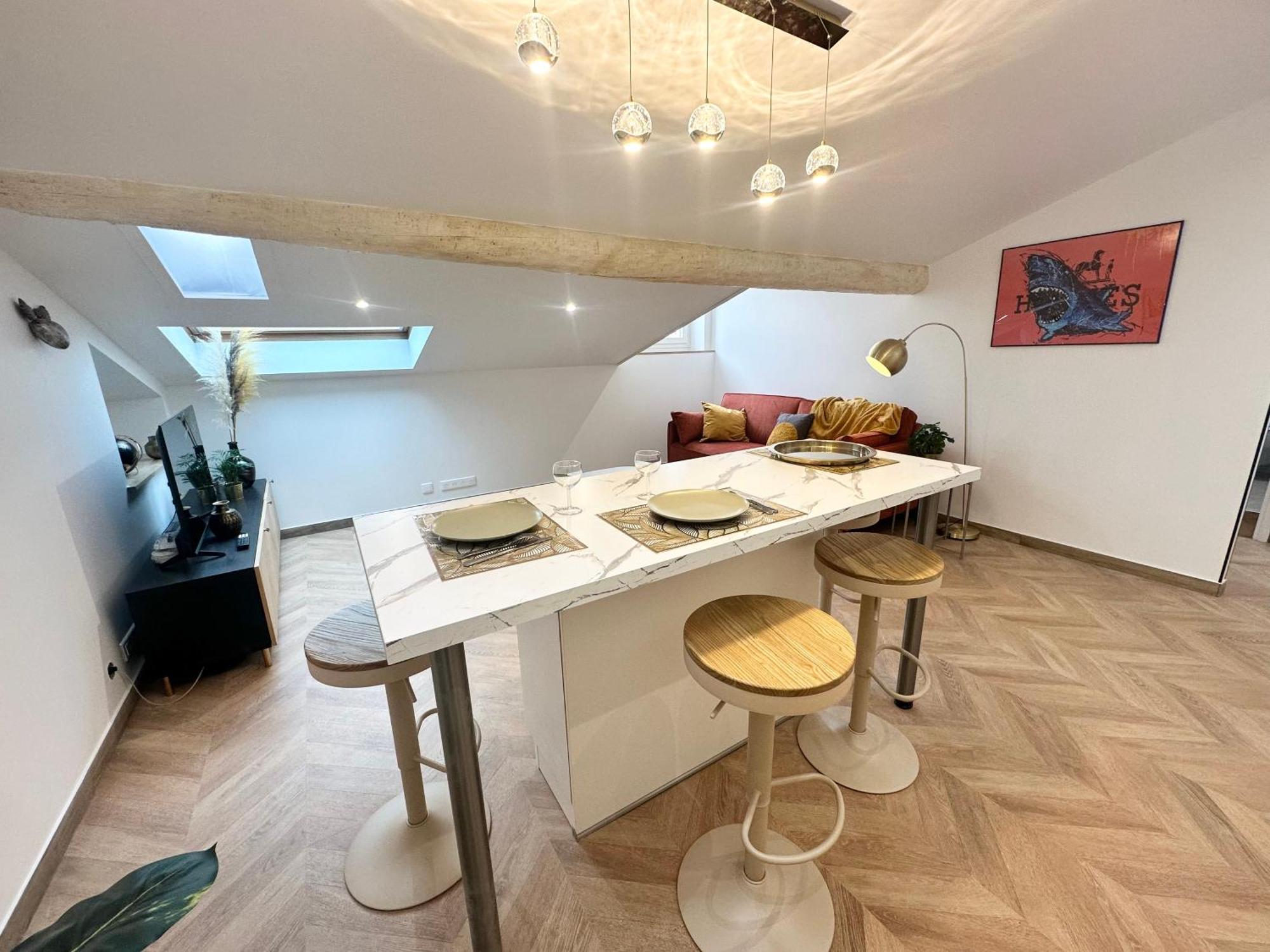 Elegant Mansarde-place Du Pin * Nice