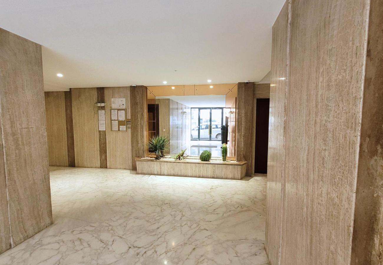 Nestor&jeeves - Baieta - Balcony