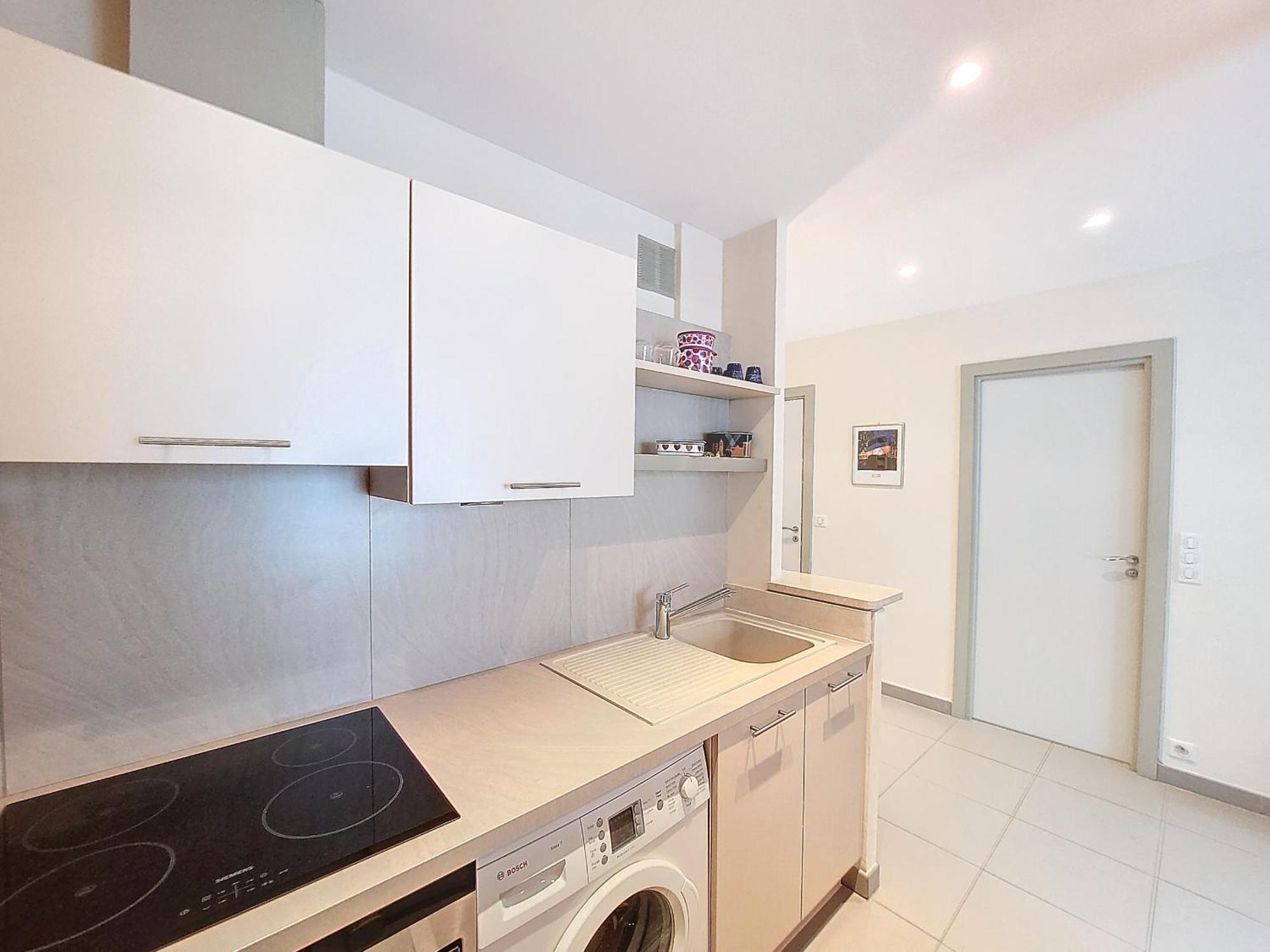 Nestor&jeeves - Baieta - Balcony