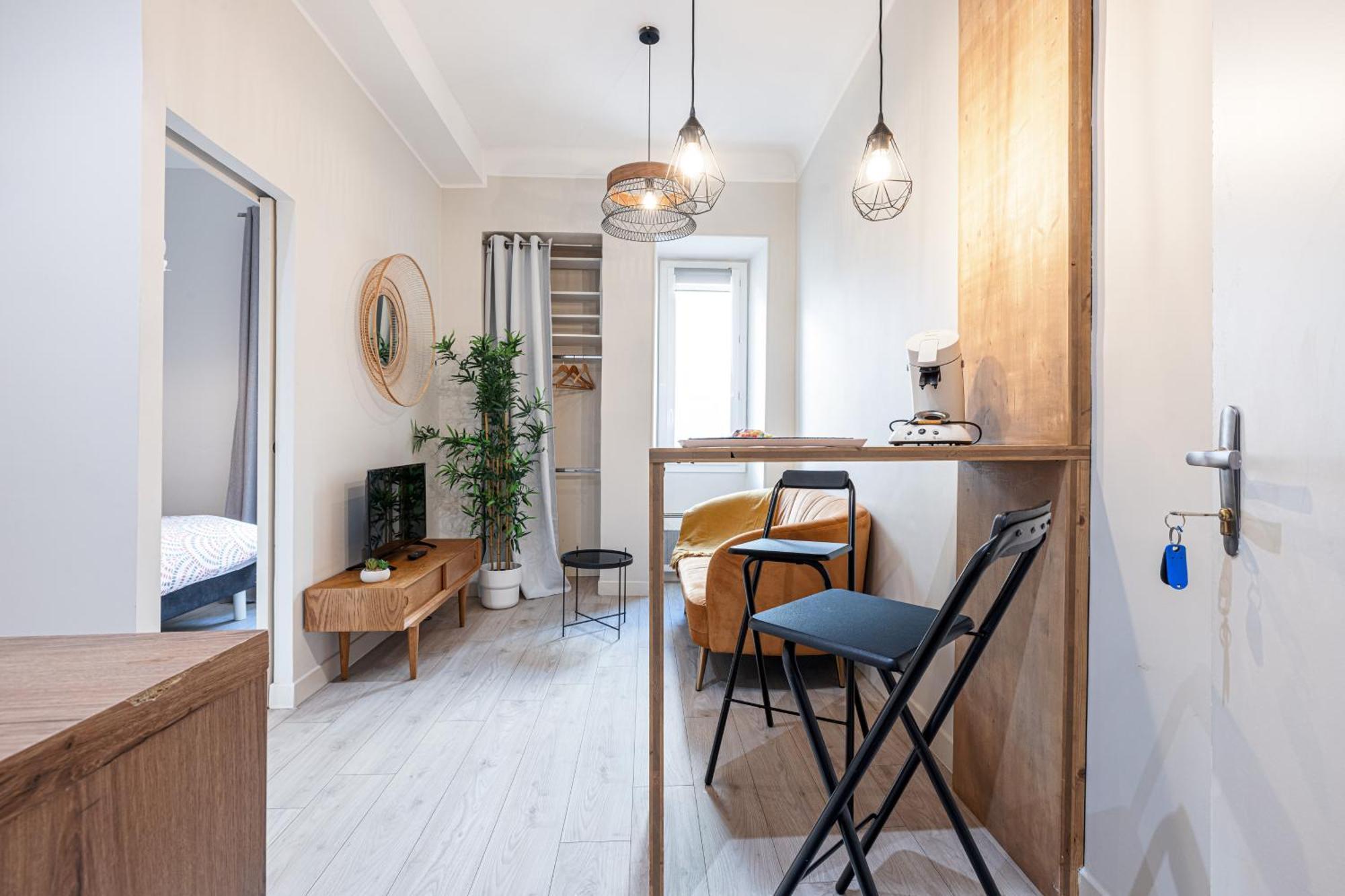 Le Petit Jean- Pres Gare Et Tram - Supermarches - Wifi - Apartment Nice