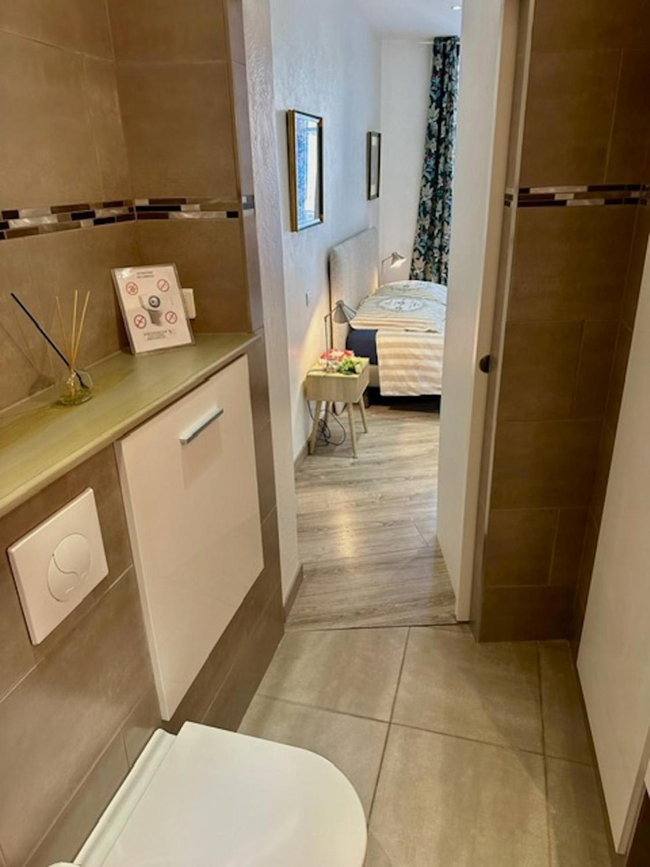 Sublime, Modern, Balconies, A/c, Refurbished Apartment *