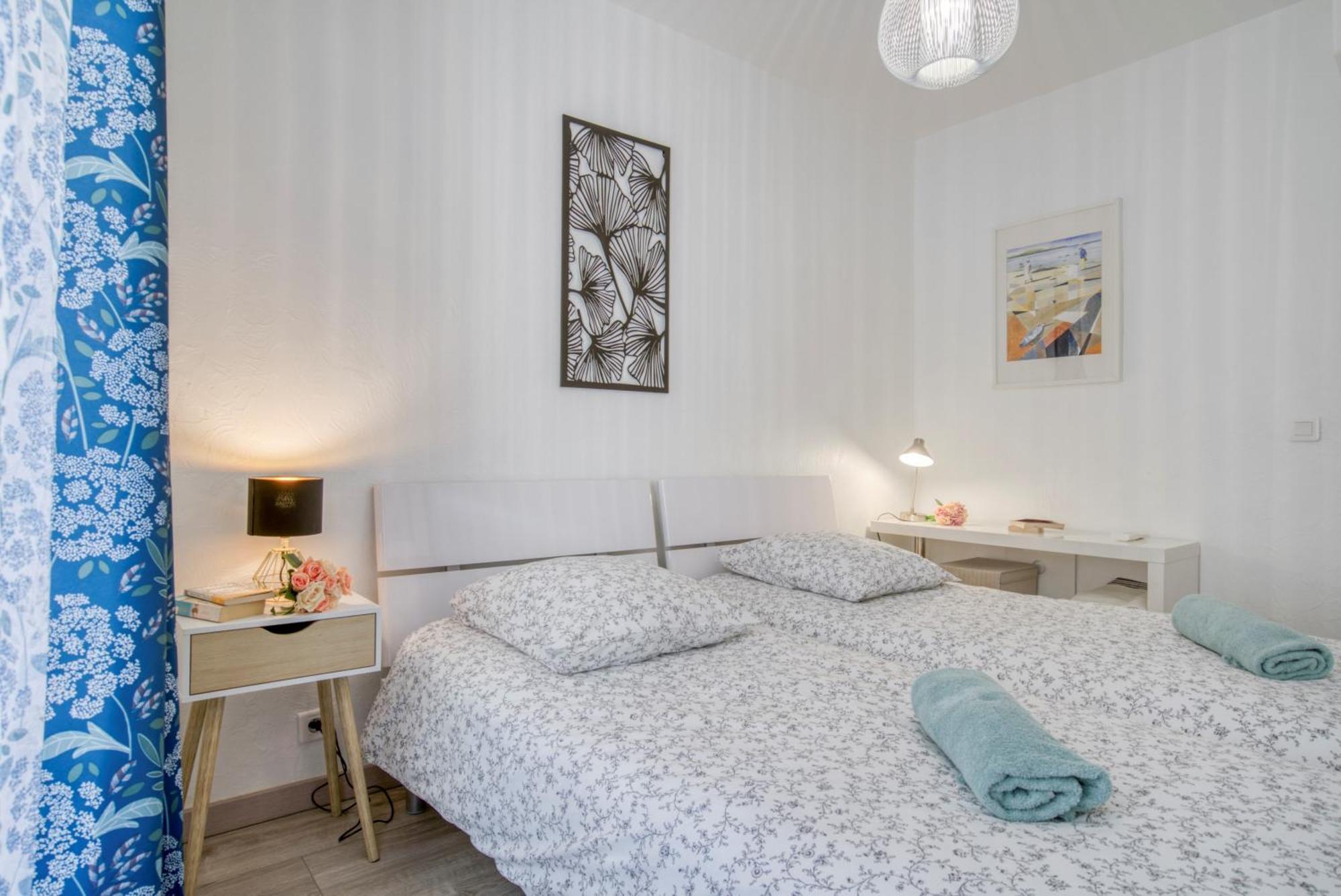 Sublime, Modern, Balconies, A/c, Refurbished *