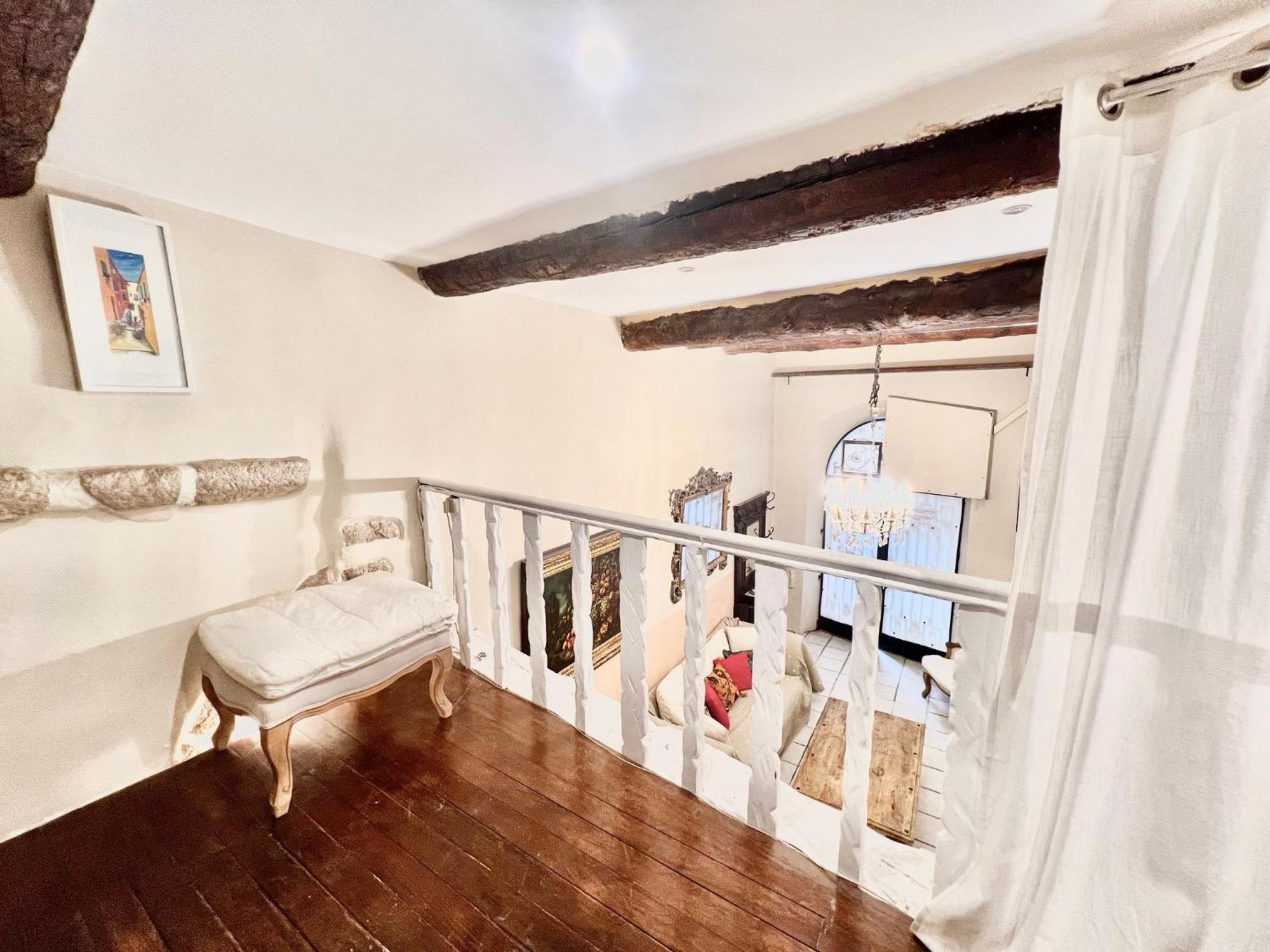 Riviera: Charming 4-room Beachside In Old Town *