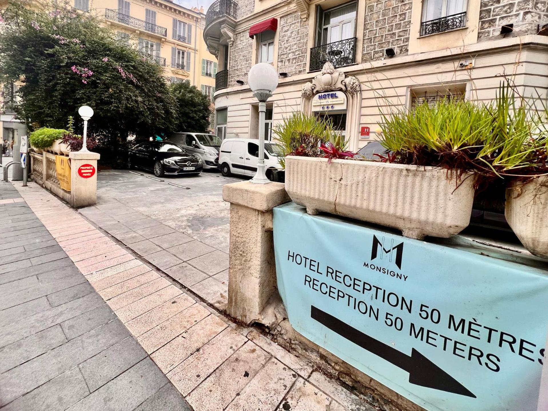 Malaussena - Reception 24&7 - Center Liberation Nice