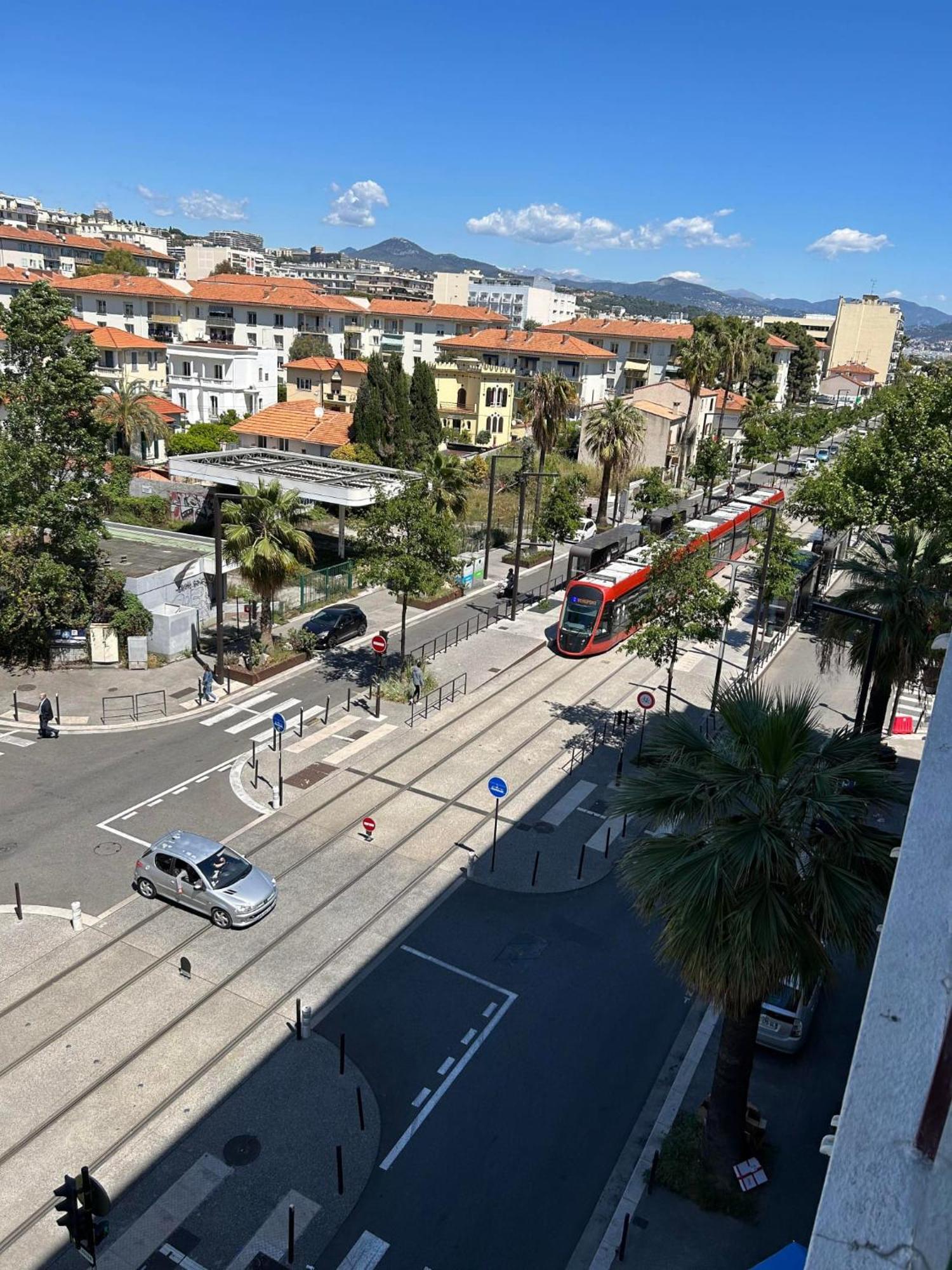 Promenade Des *