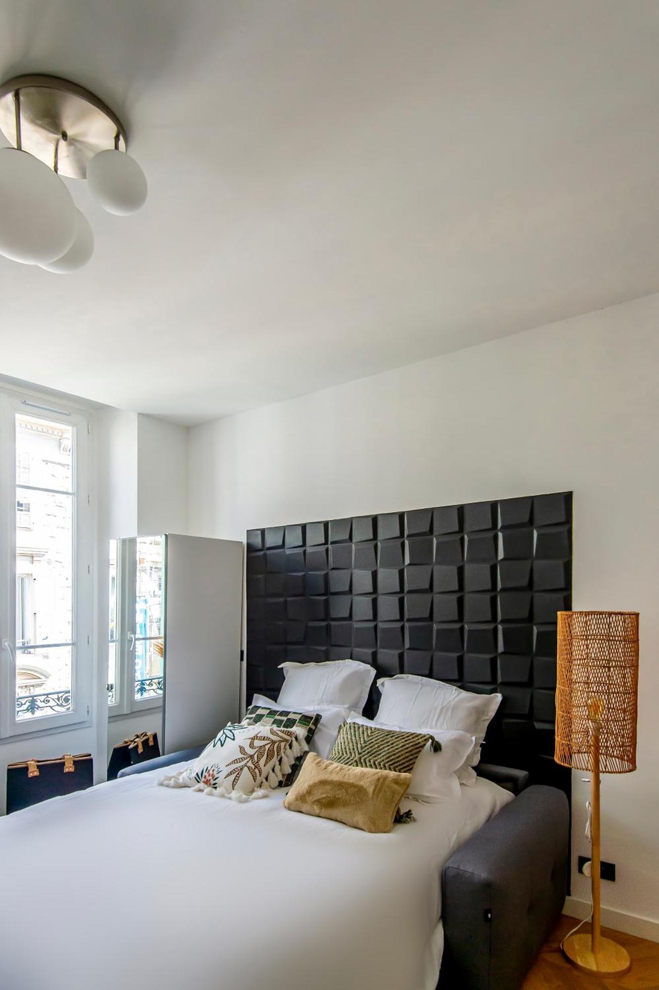 302b Beautiful Refurbished Downtown / Ac Apartment *
