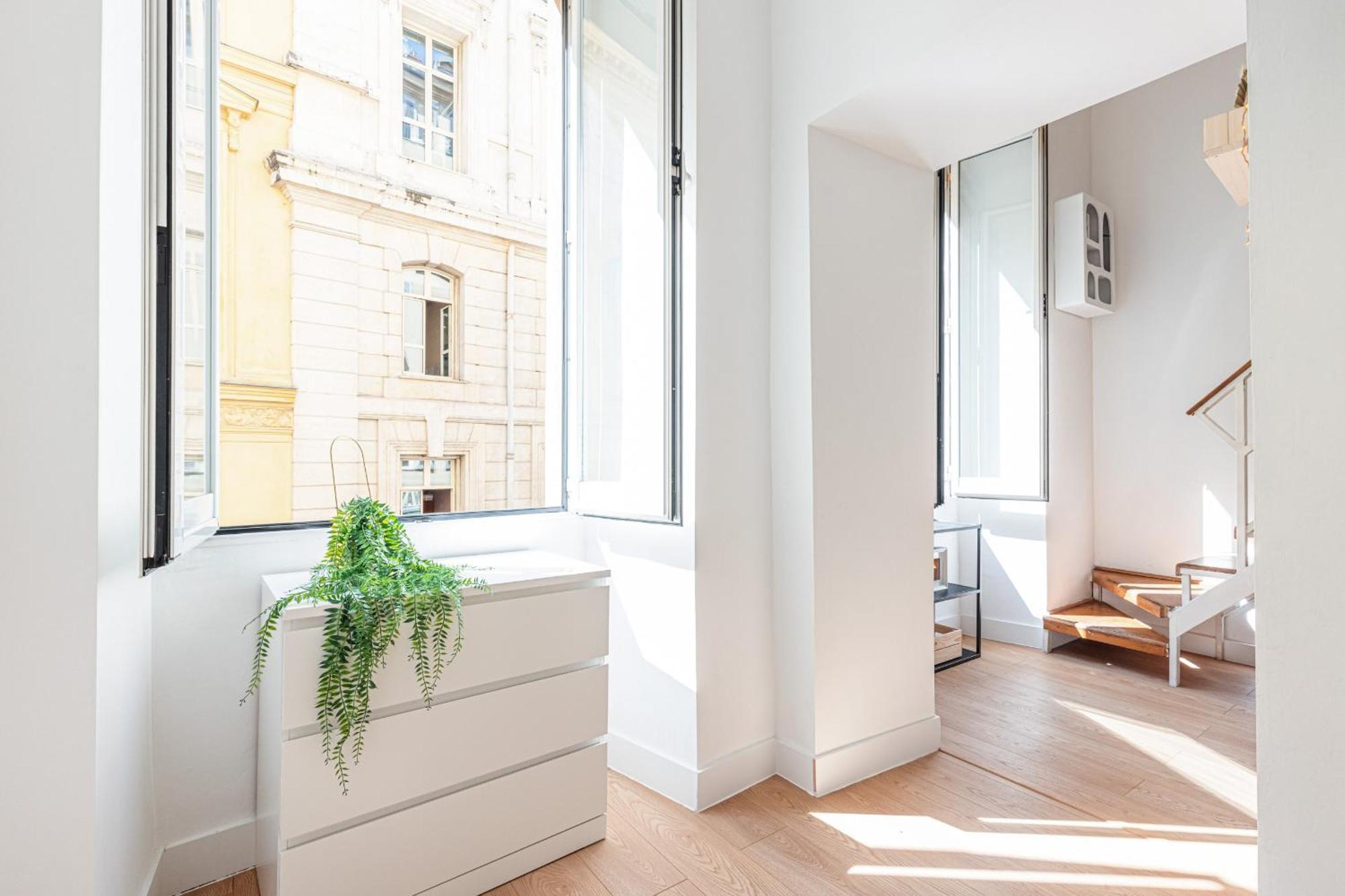 Lively District - Duplex Old Town Apartment Nice