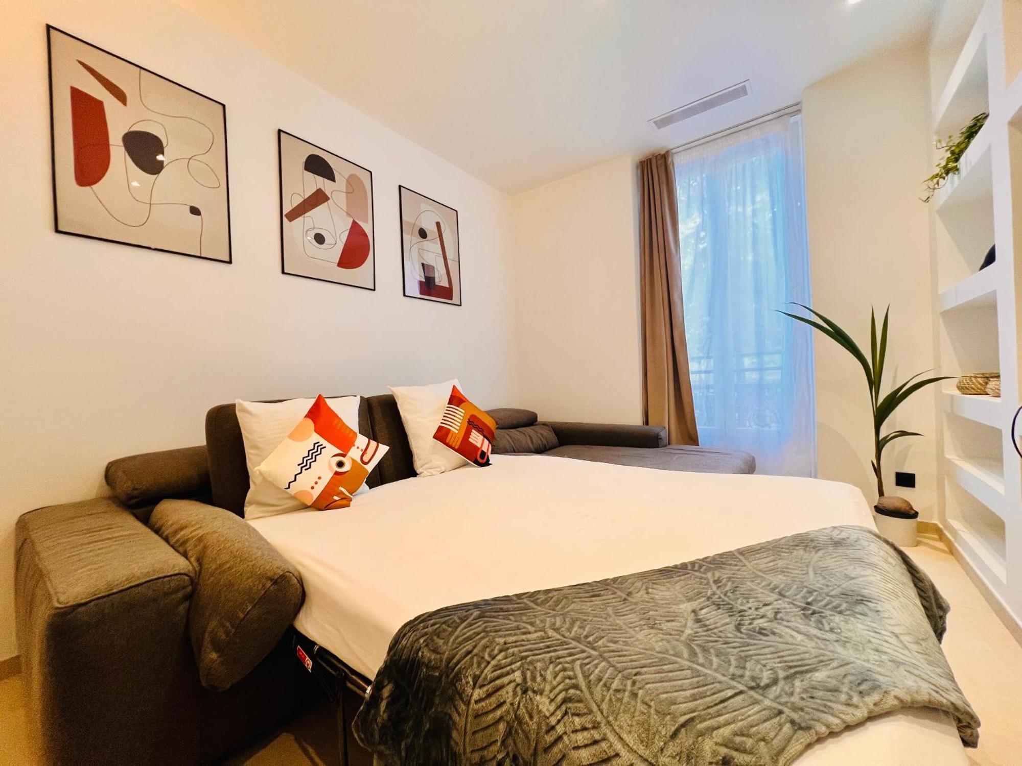 Malaussena - Reception 24&7 - Center Liberation Apartment *