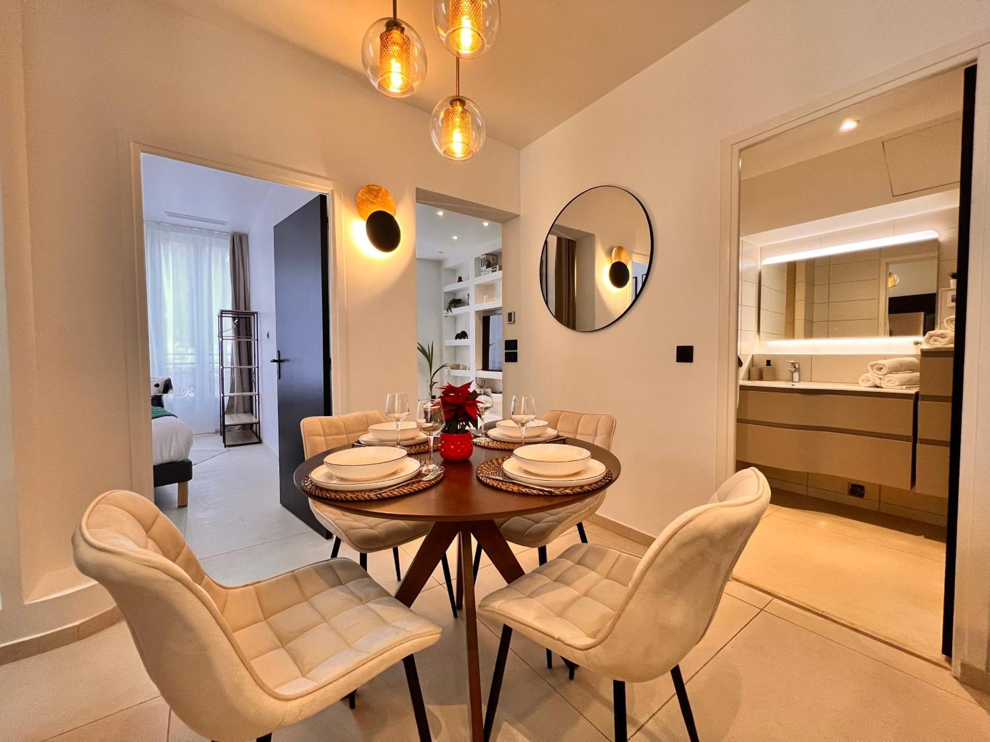 Malaussena - Reception 24&7 - Center Liberation Apartment