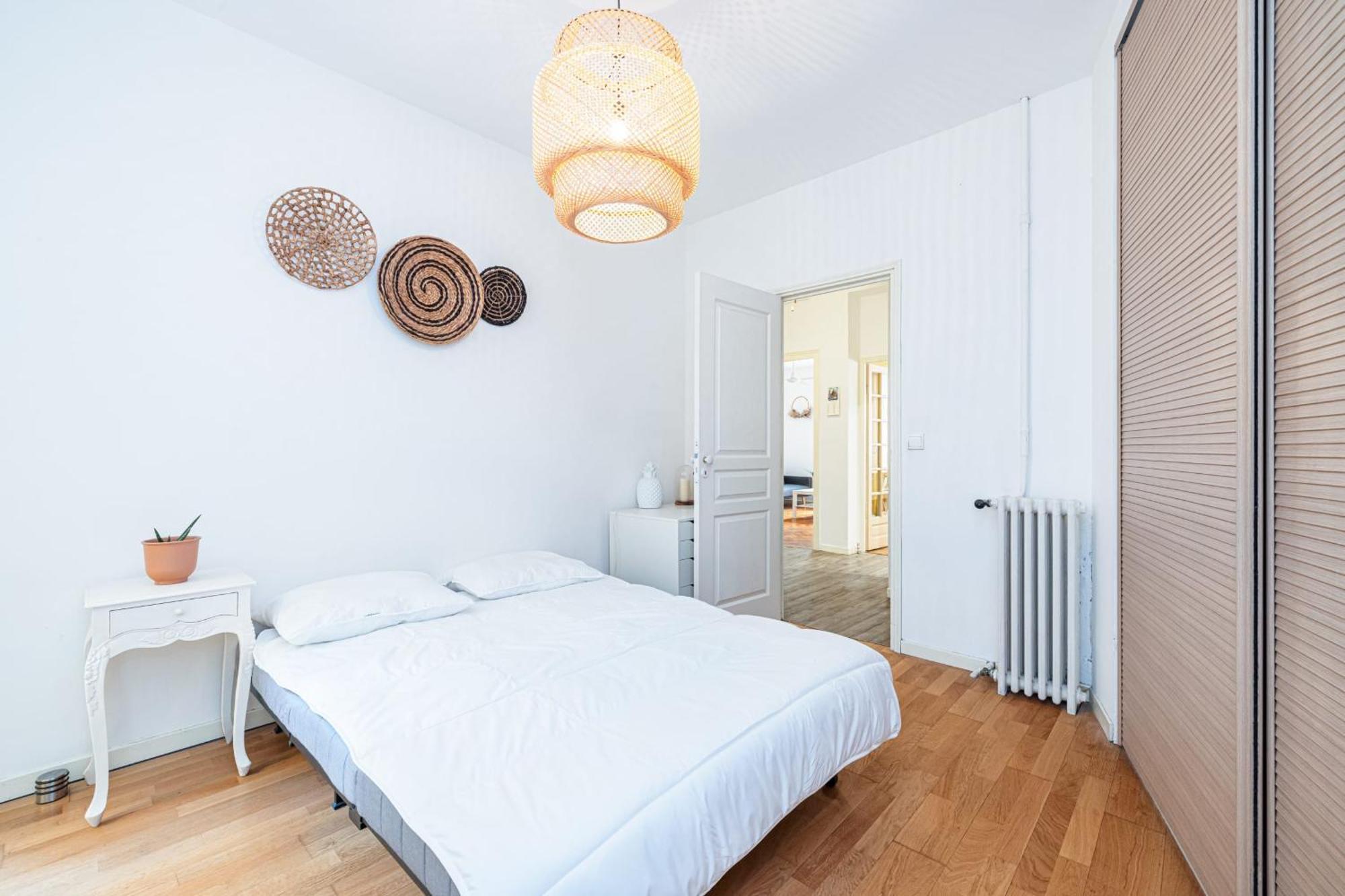 Spacious And Elegant With Sunny Terrace