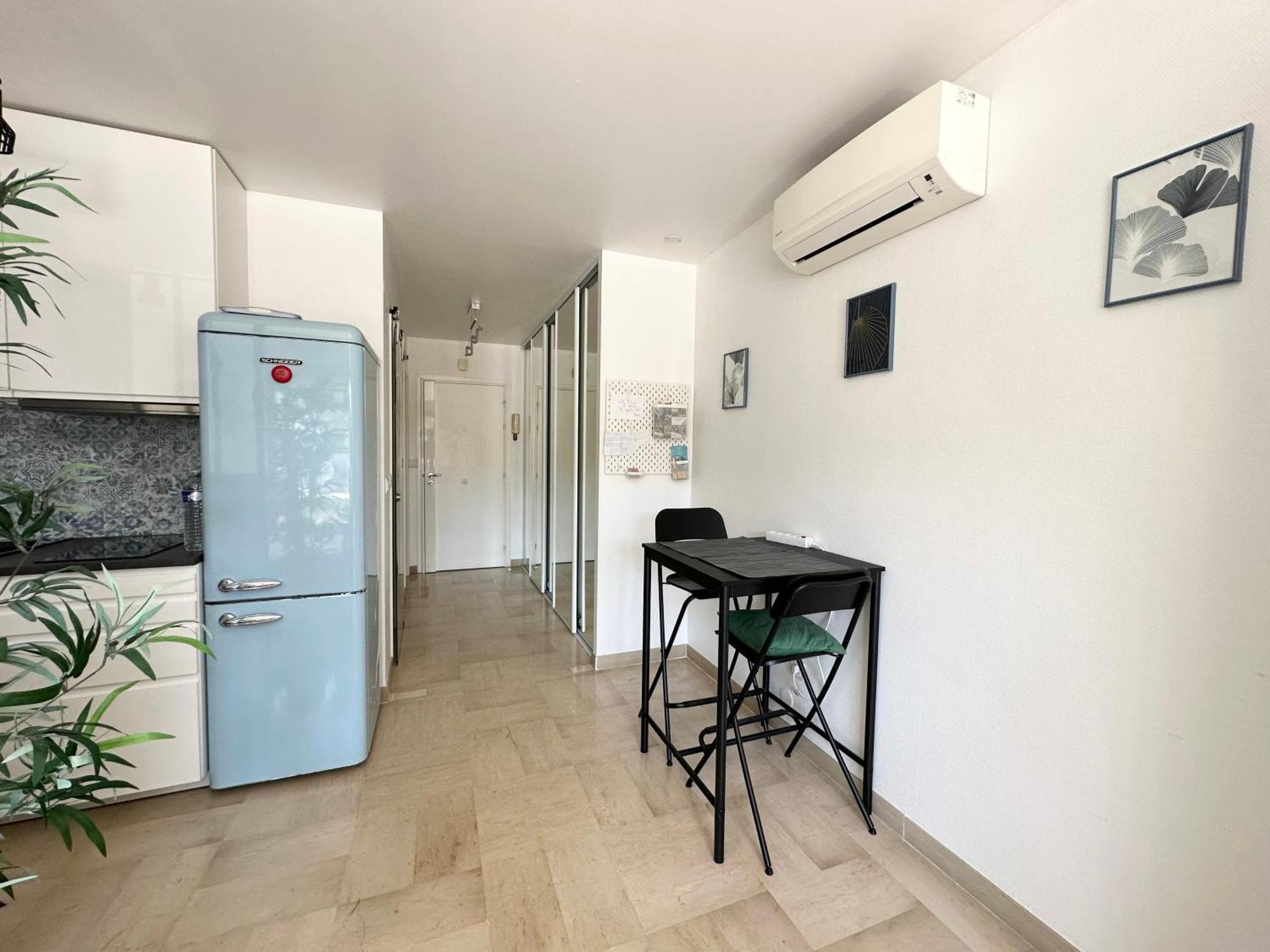 Appartement Nice, Grand Studio - Piscine - Terrasse Vue Mer