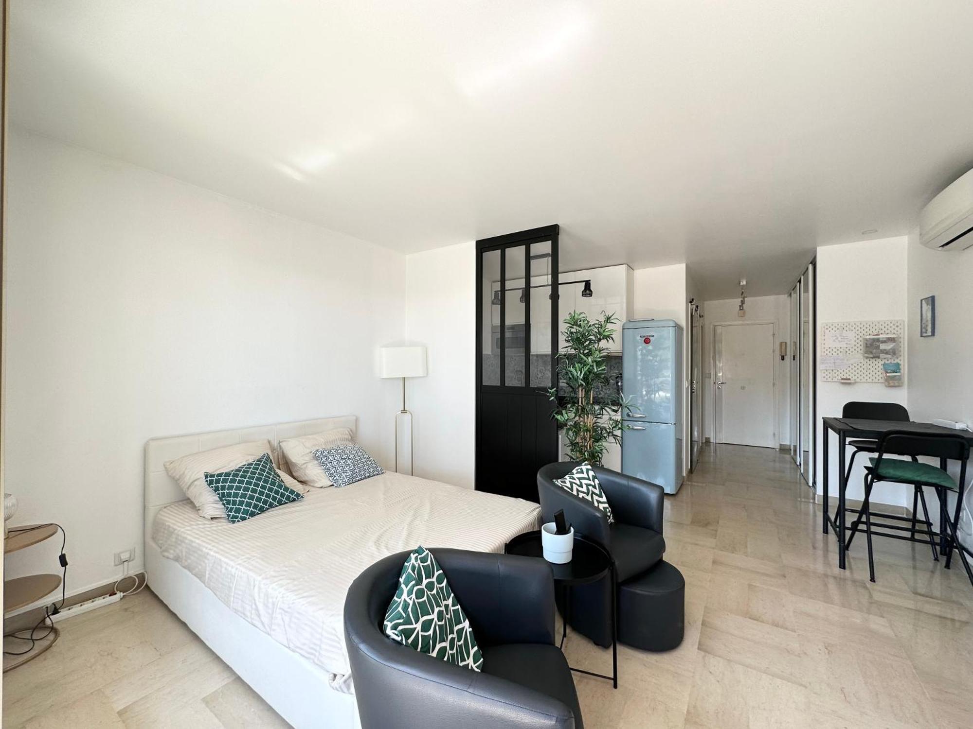 Nice, Grand Studio - Piscine - Terrasse Vue Mer