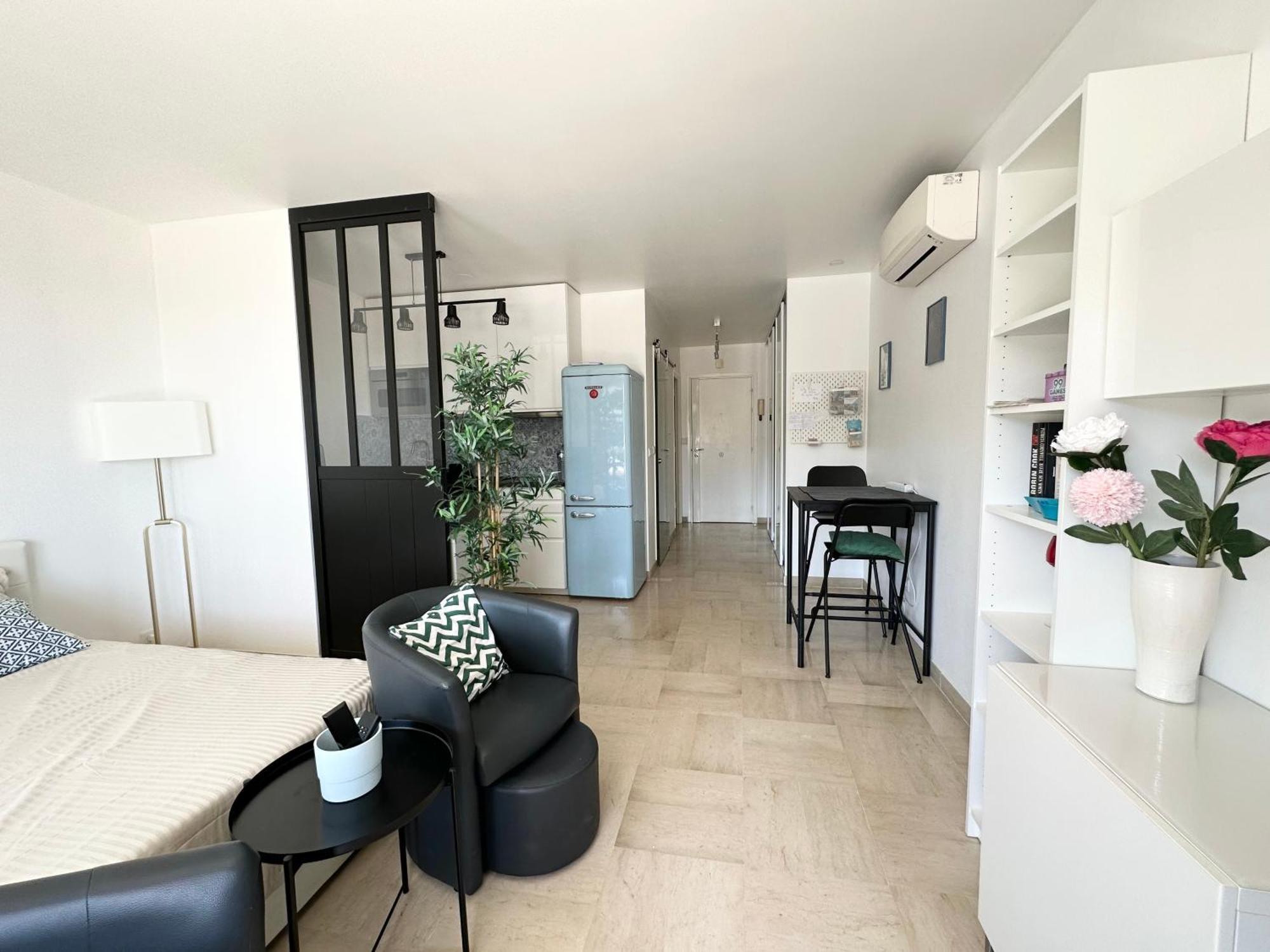 Nice, Grand Studio - Piscine - Terrasse Vue Mer Appartement Nice