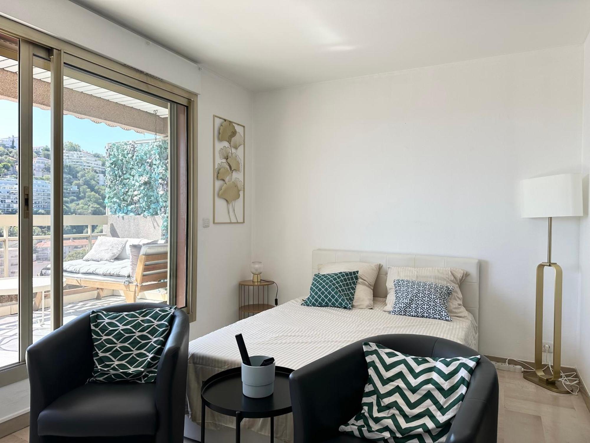 Appartement Nice, Grand Studio - Piscine - Terrasse Vue Mer
