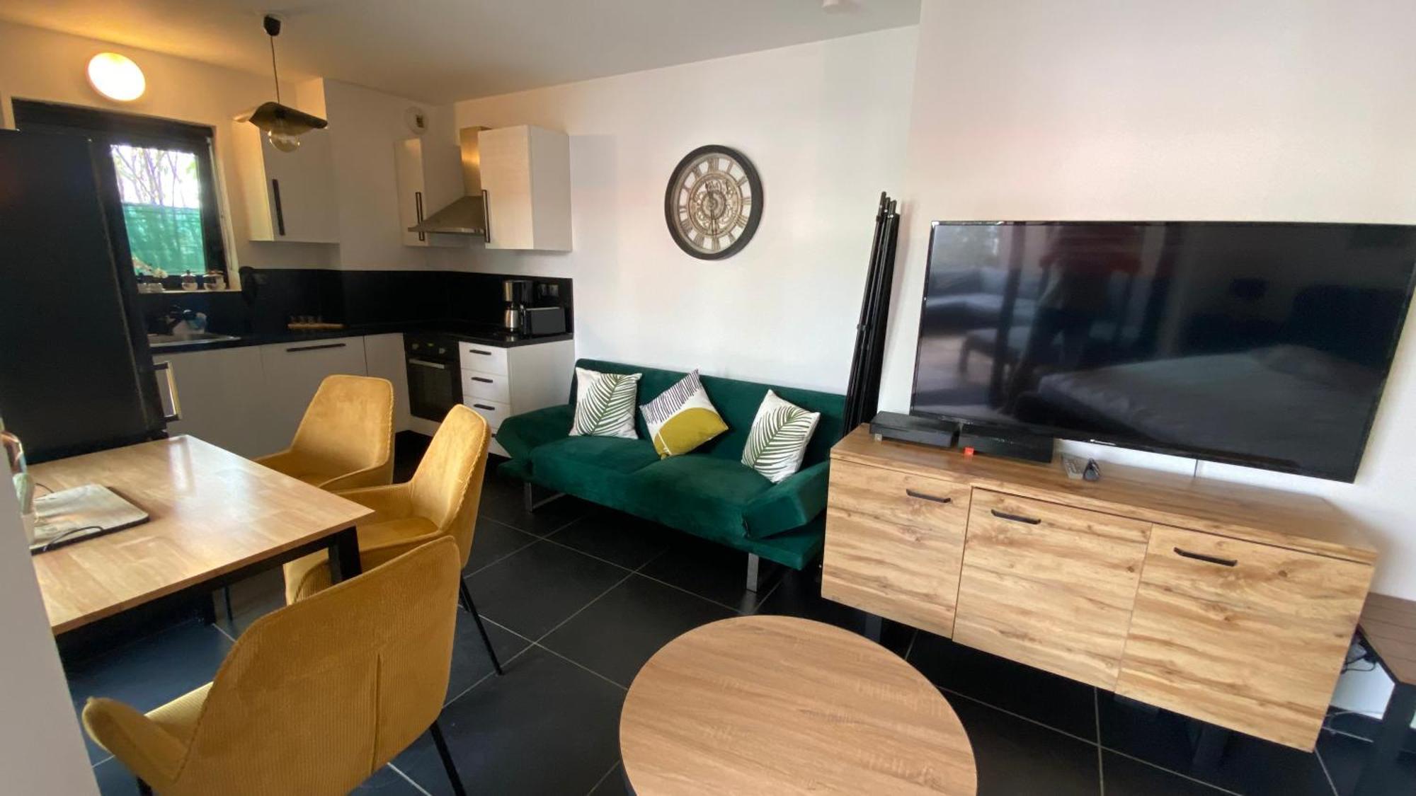 Apartment Nice, Splendide 4p Residentiel, Terrasse Vue Piscine , Garage Nice