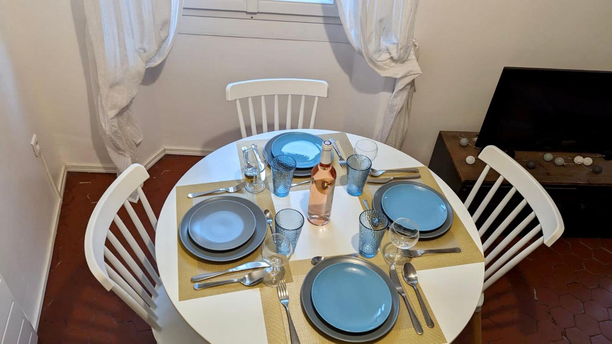 Apartment Typique - 2 Bedrooms,typical Apartment-old Town Nice