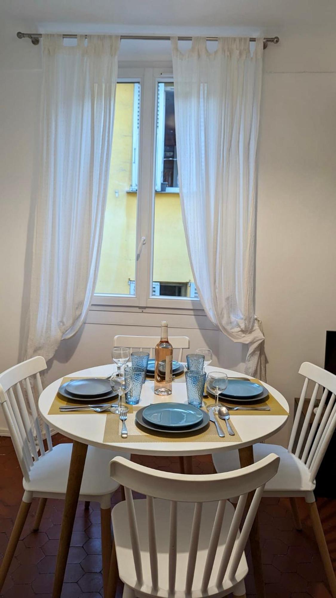 Typique - 2 Bedrooms,typical Apartment-old Town Apartment Nice
