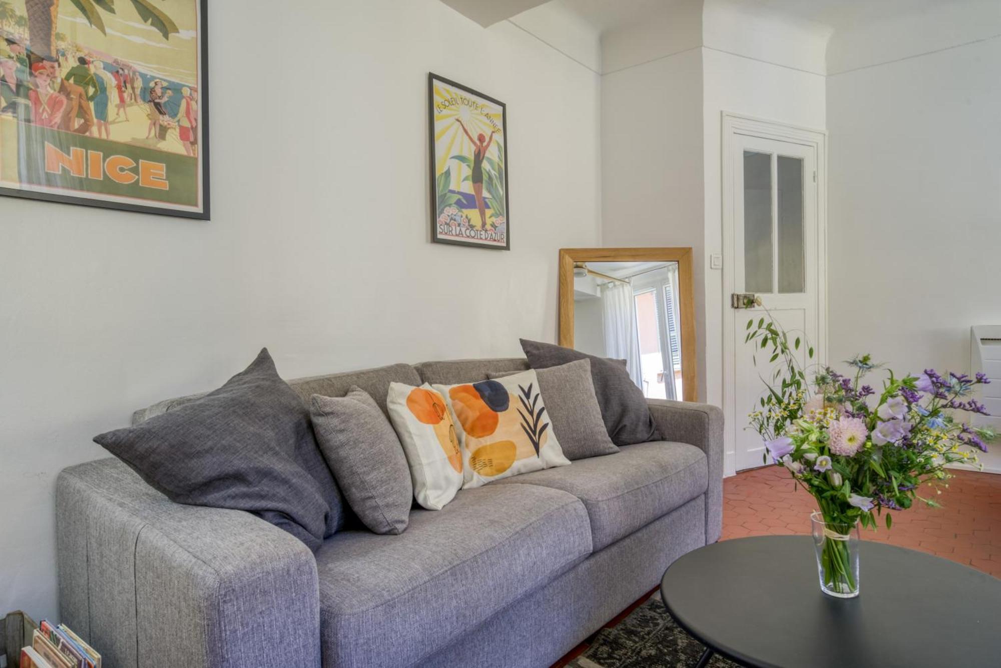 Typique - 2 Bedrooms,typical Apartment-old Town Apartment
