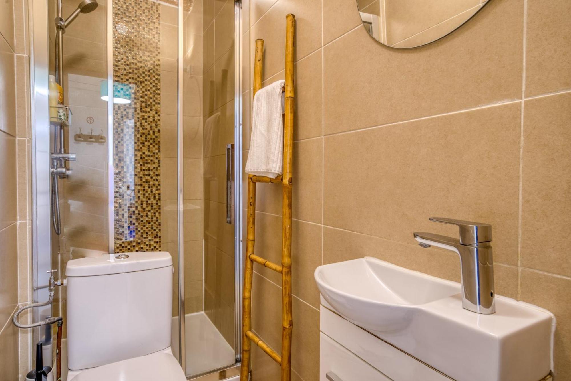Typique - 2 Bedrooms,typical Apartment-old Town Apartment