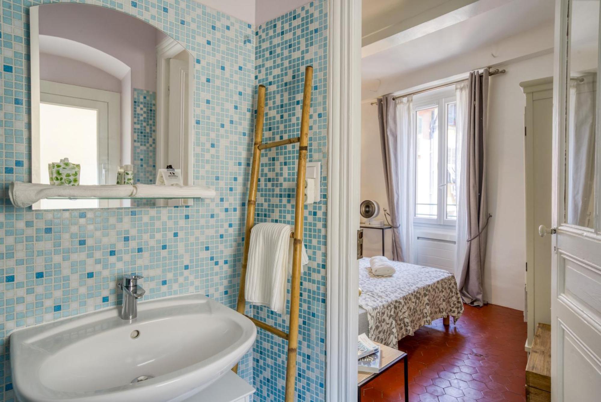 Apartment Typique - 2 Bedrooms,typical Apartment-old Town *