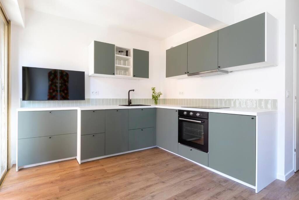 L2 2p Moliere Balcons/ac/wifi/5mins Tram & 10mins