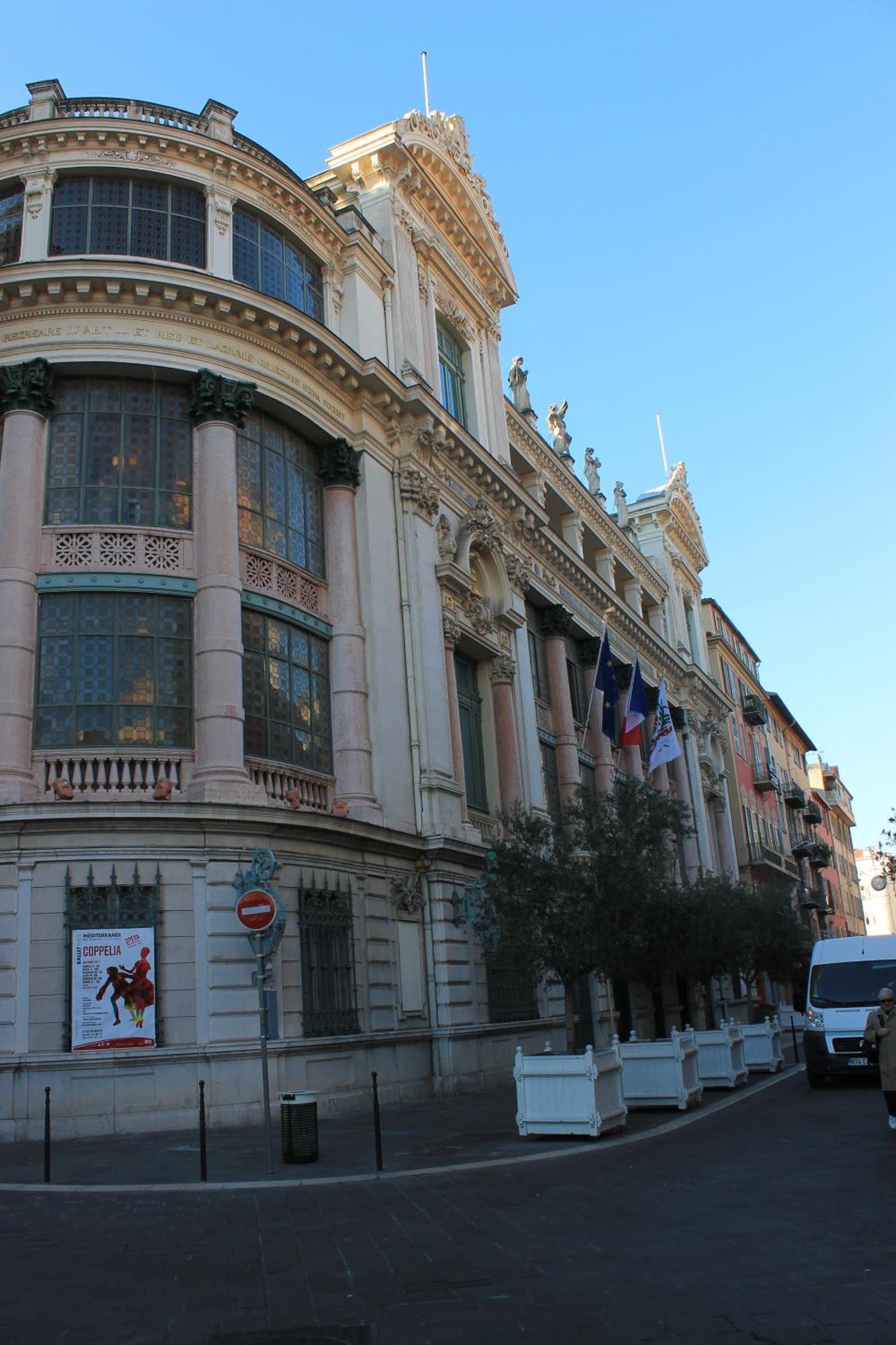 Bed & Breakfast With A Vue