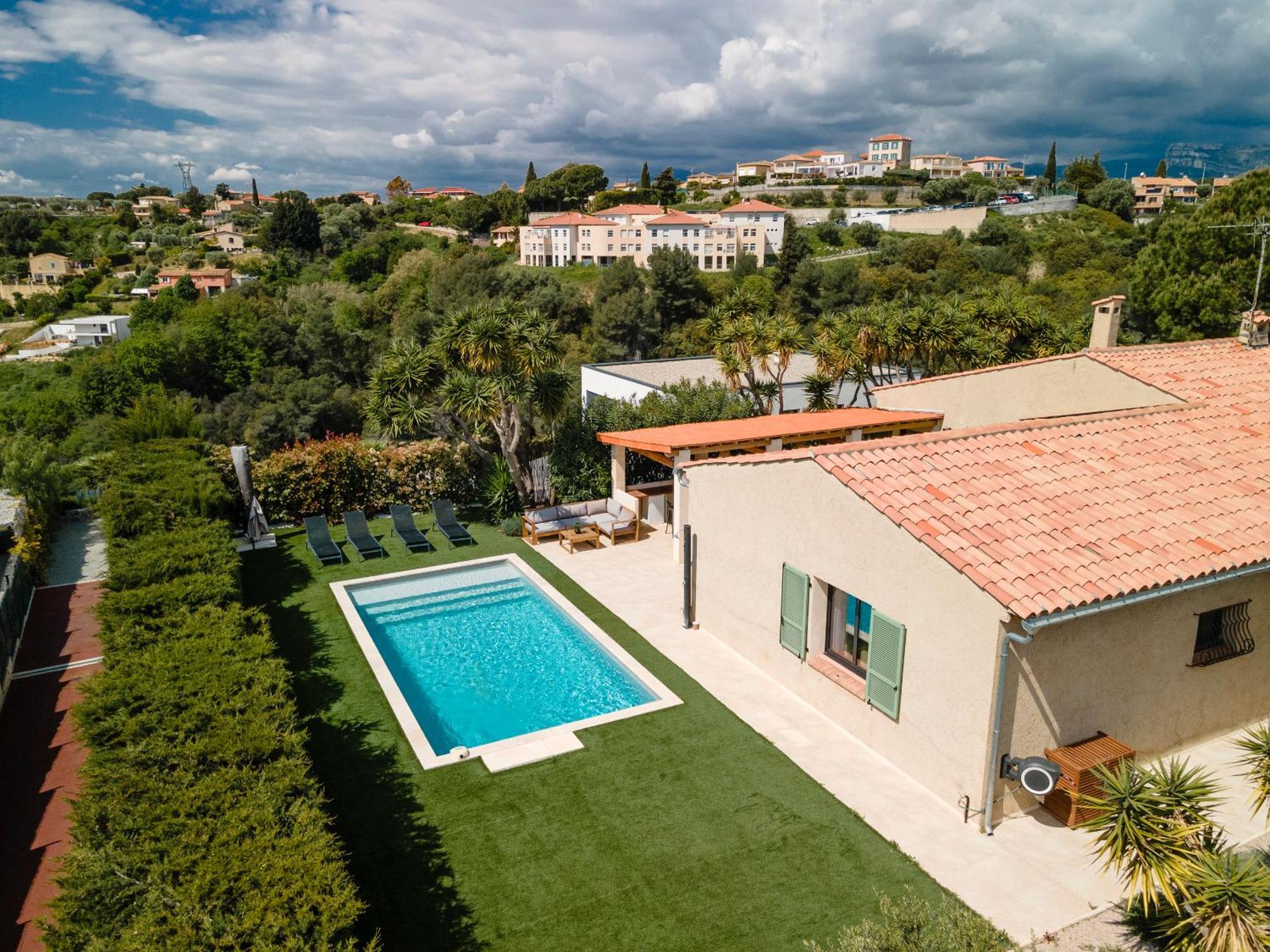 Villa Renting - Bellet - Live A Dream Pool 3 Bedroom Garden Parking *