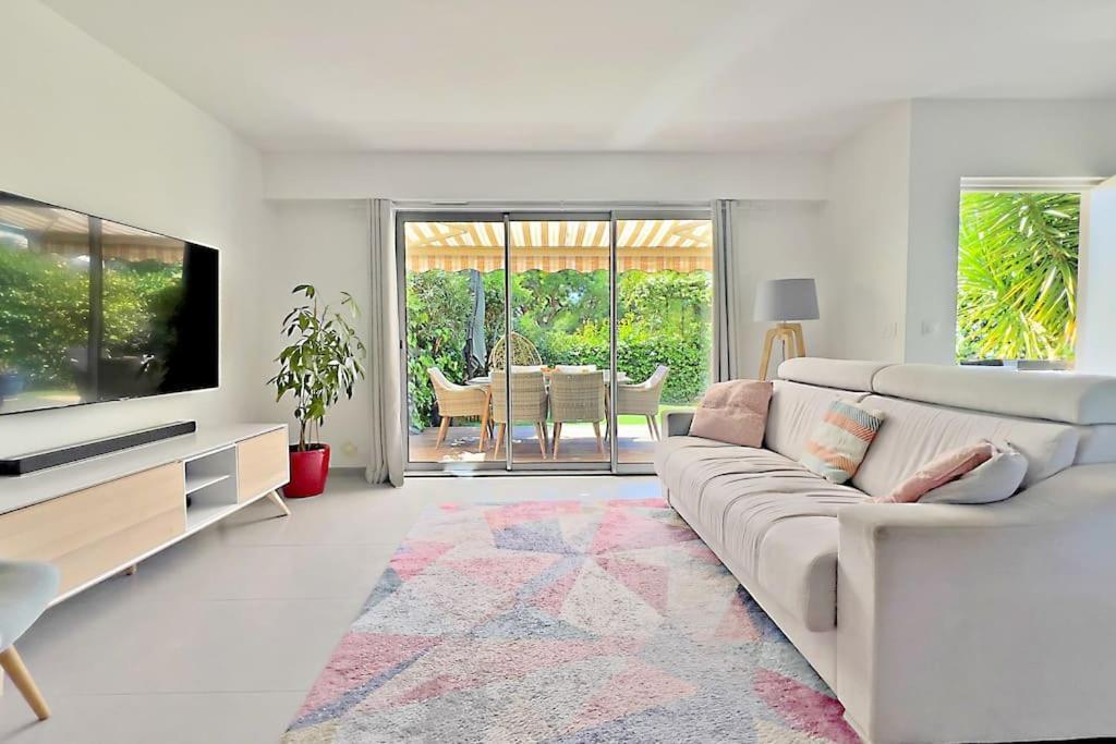 The Flower Garden Apartment *