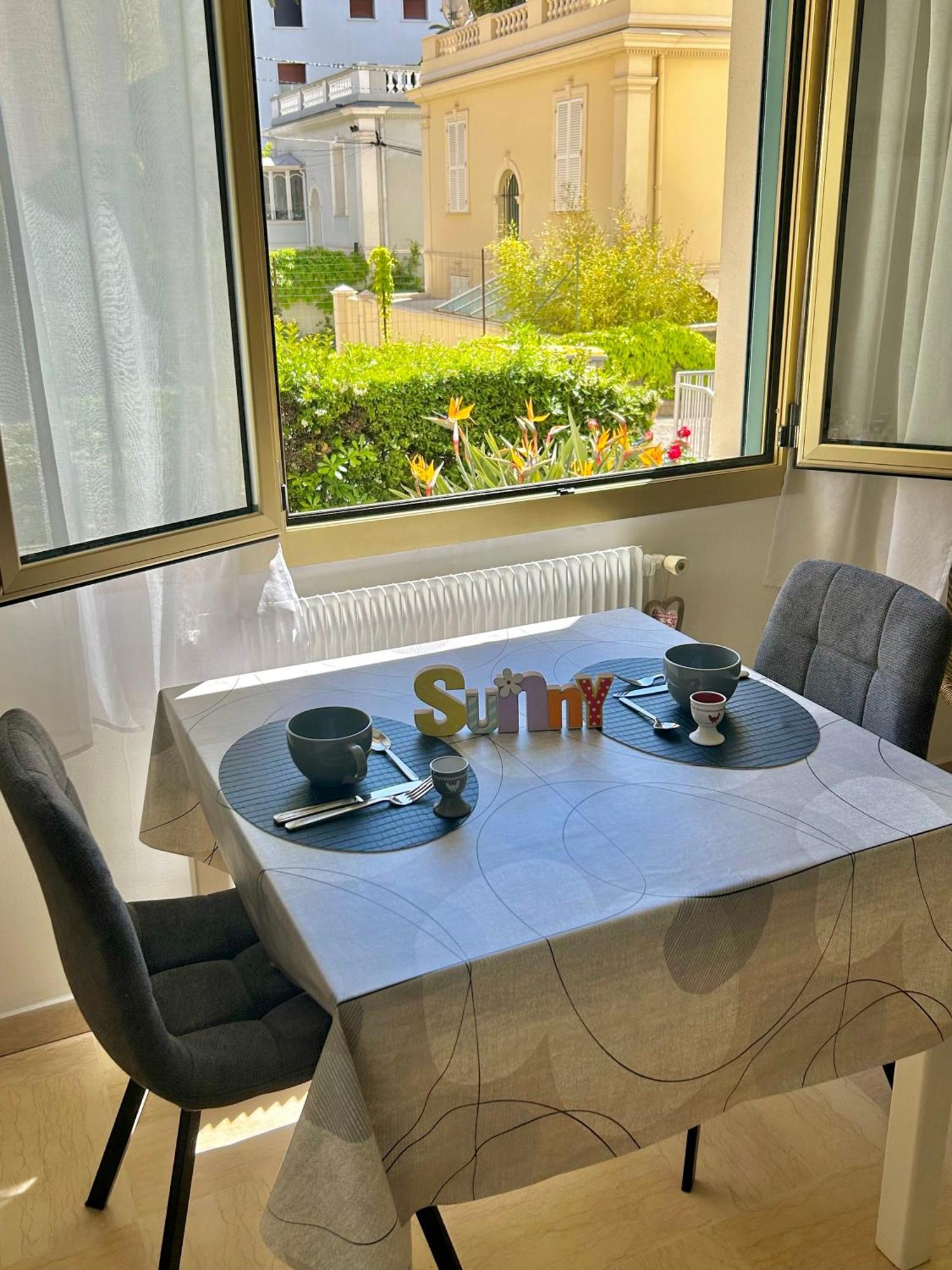 En Bord De Apartment Nice